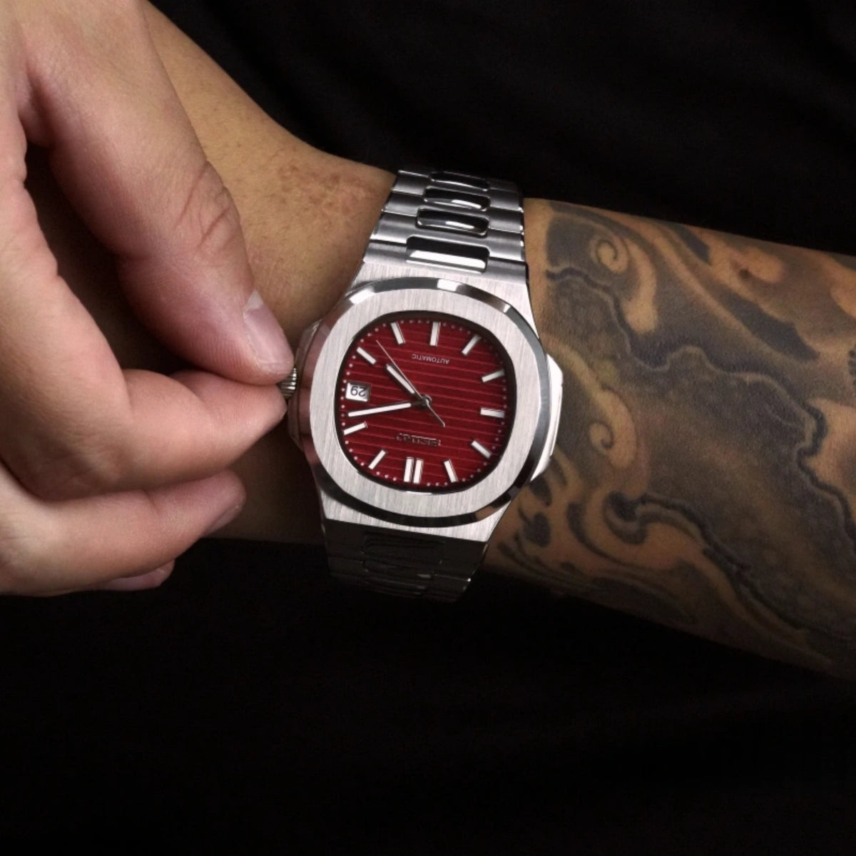 Nautiko Crimson Steel