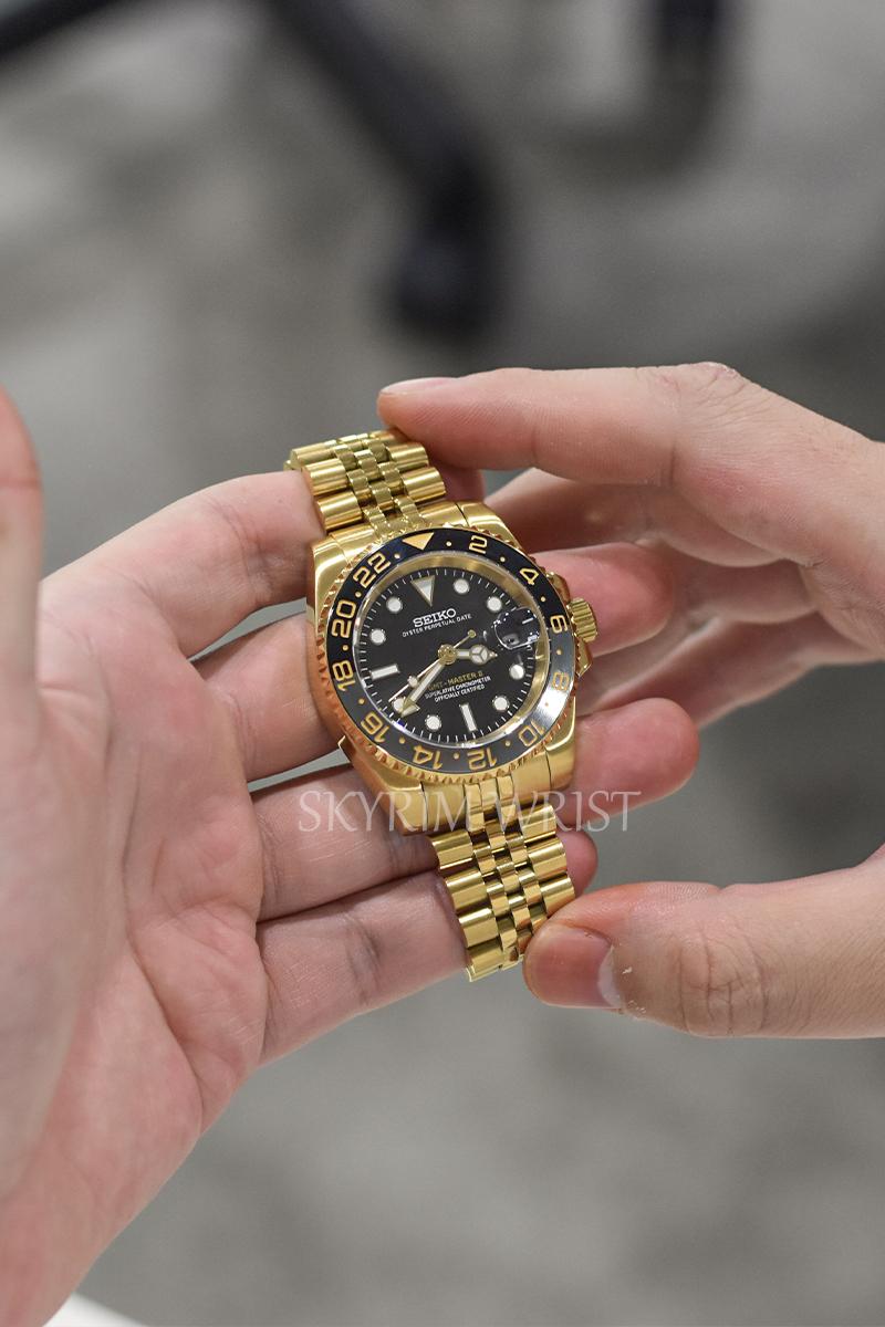 Mod GMT-Master II Gold - SKYRIM WRIST