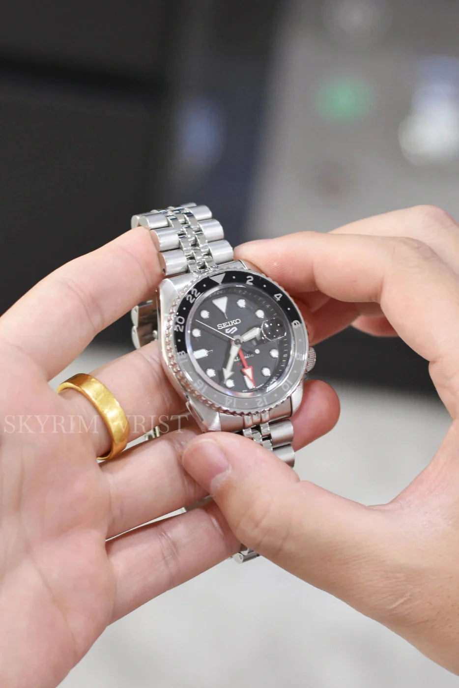 Mod SKX001 Bruce Wayne - SKYRIM WRIST