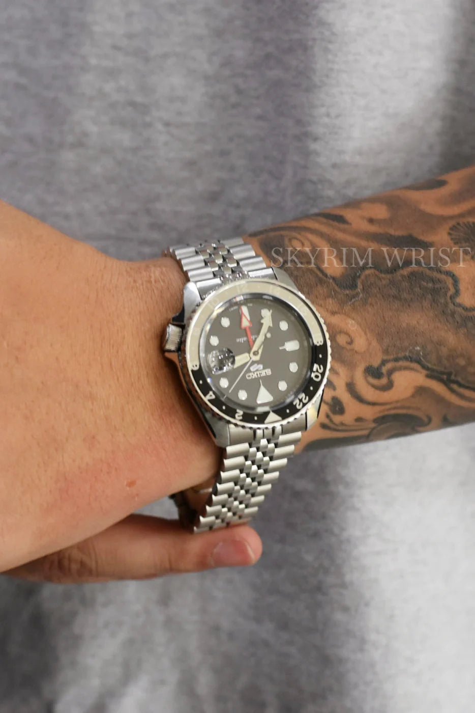 Mod SKX001 Bruce Wayne - SKYRIM WRIST