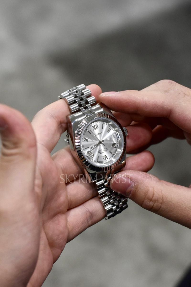 Mod Datejust Roman Silver - SKYRIM WRIST 