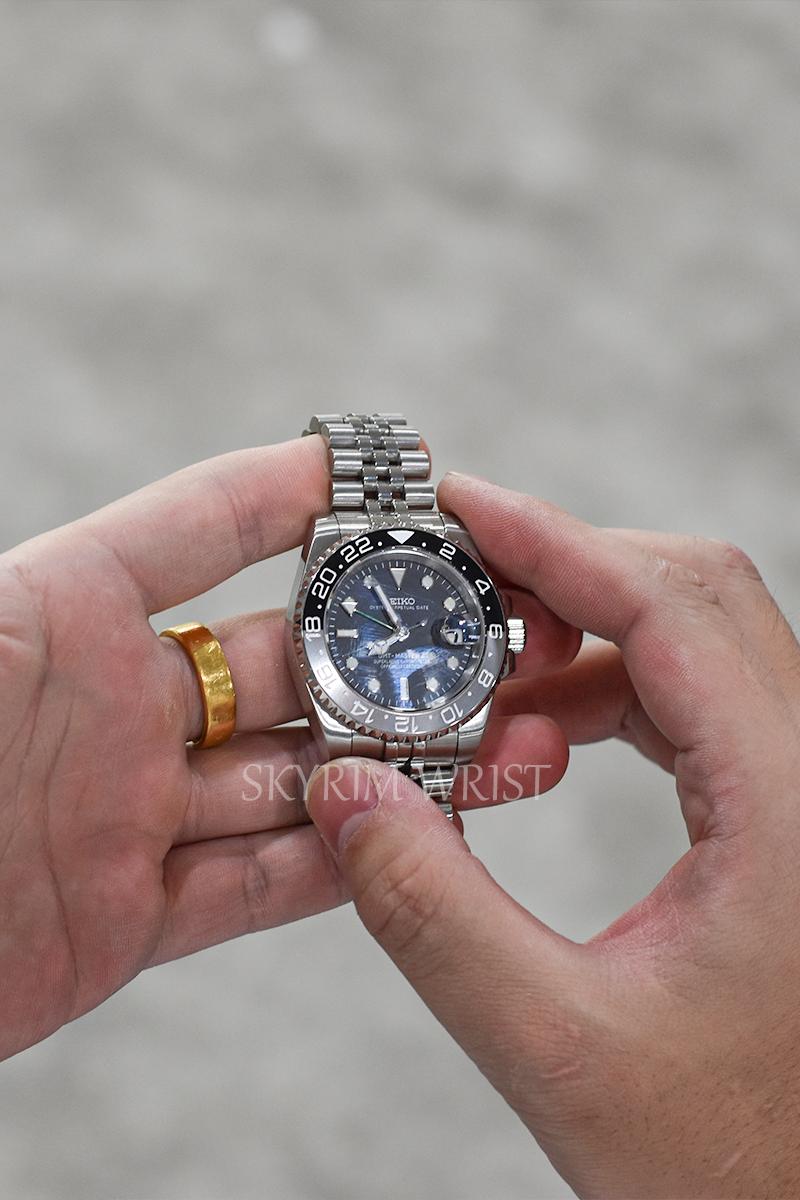 Mod GMT-Master II Bruce Wayne - SKYRIM WRIST 